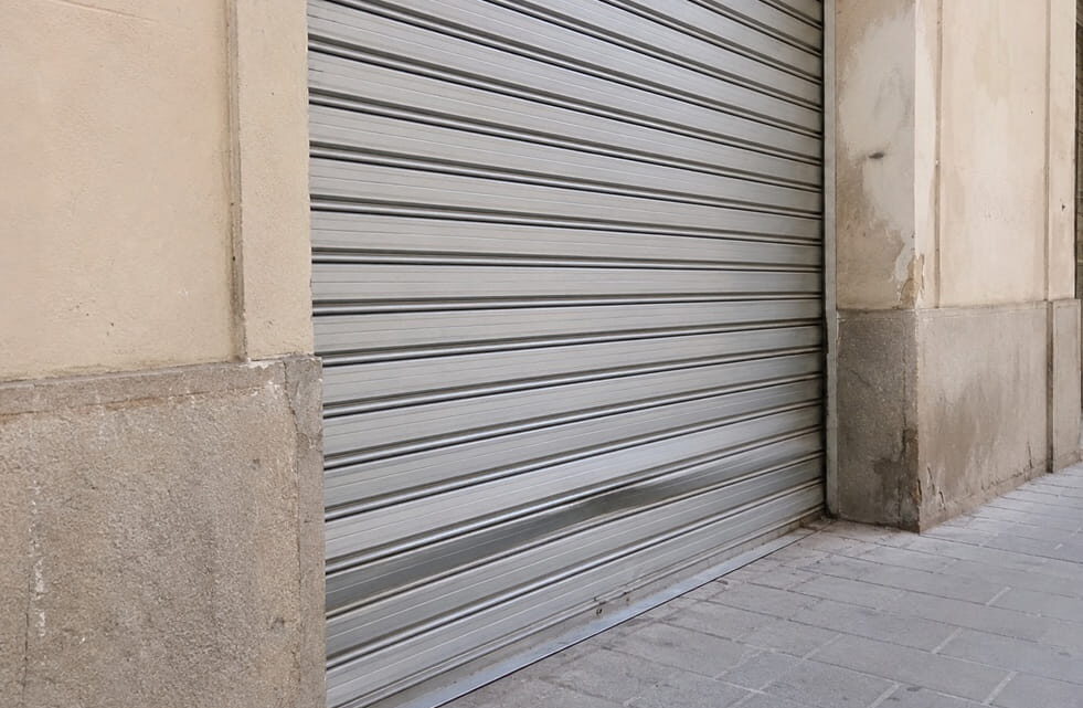 Reparación de persianas metálicas de locales y comercios